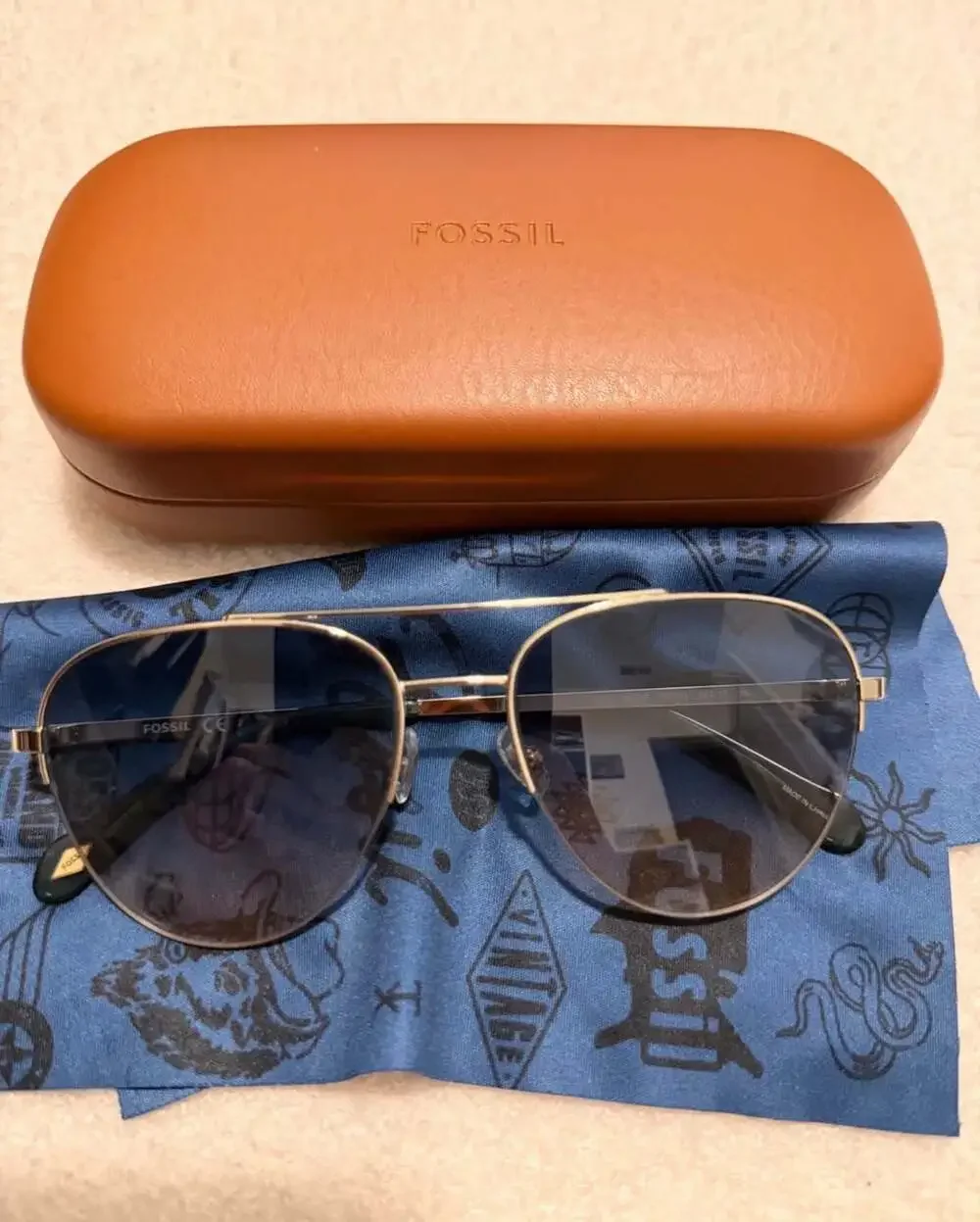 Fossil Aviator Sunglasses Green & Gold with Hard Case